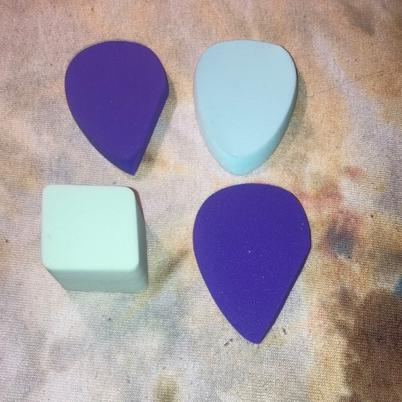 2 Eyeshadows, 1 Eyeshadow/Eyeliner Pencil w/Sharpener, & 4 Cosmetic Sponges NWT - Picture 10 of 10